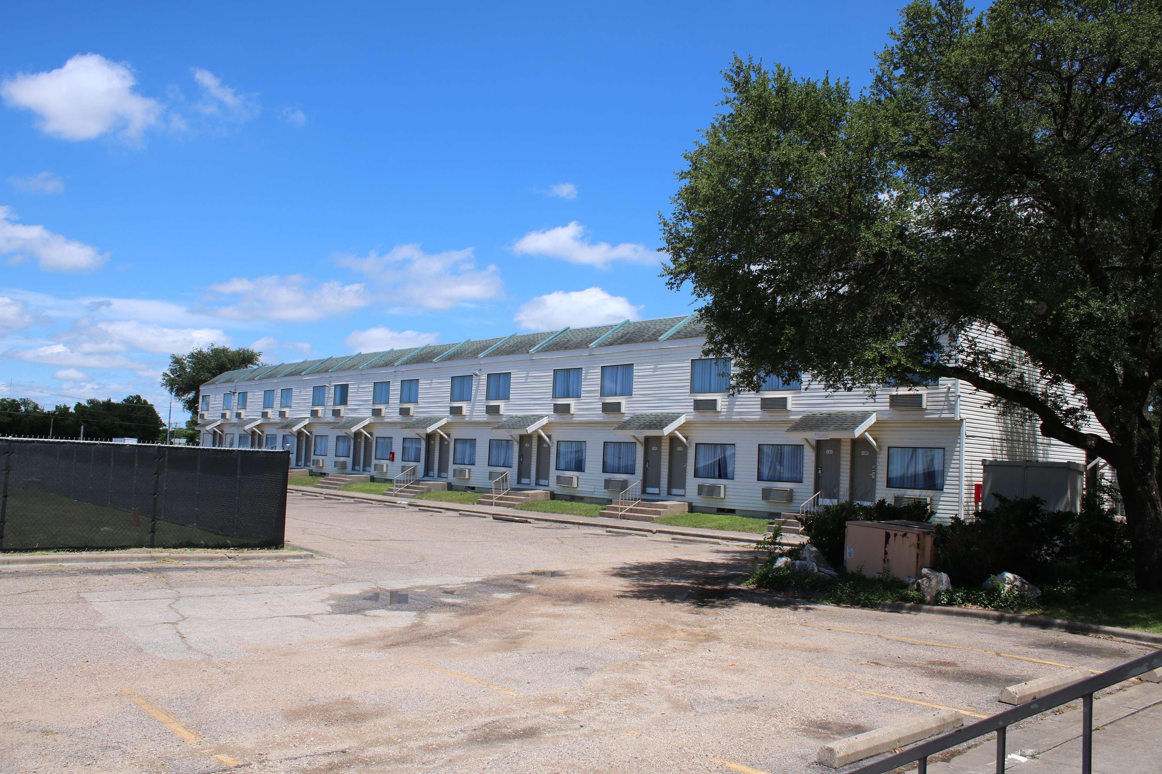 Days Inn By Wyndham Waco University Area Exterior foto